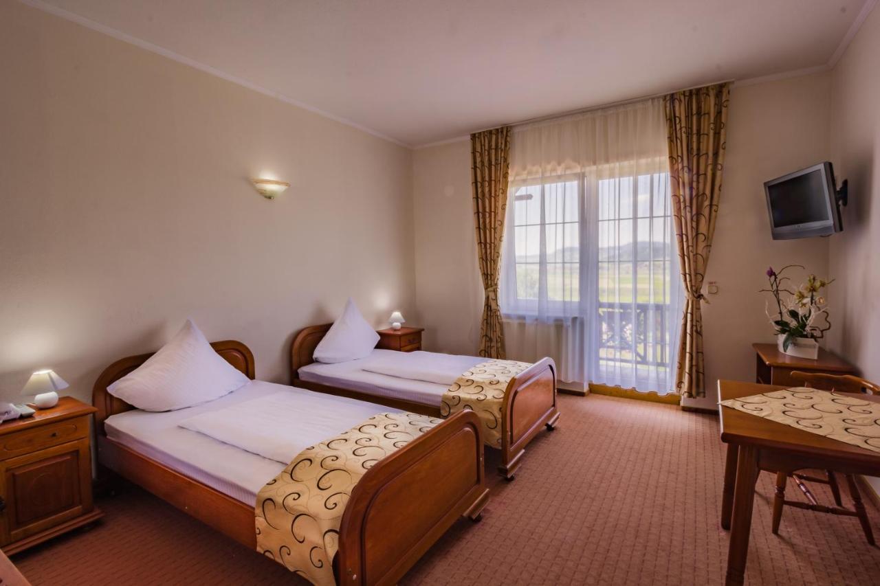 Hotel Europa Kokeltal Fehéregyháza Kültér fotó