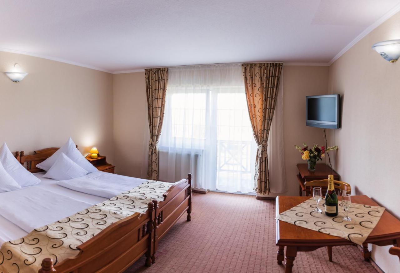 Hotel Europa Kokeltal Fehéregyháza Kültér fotó